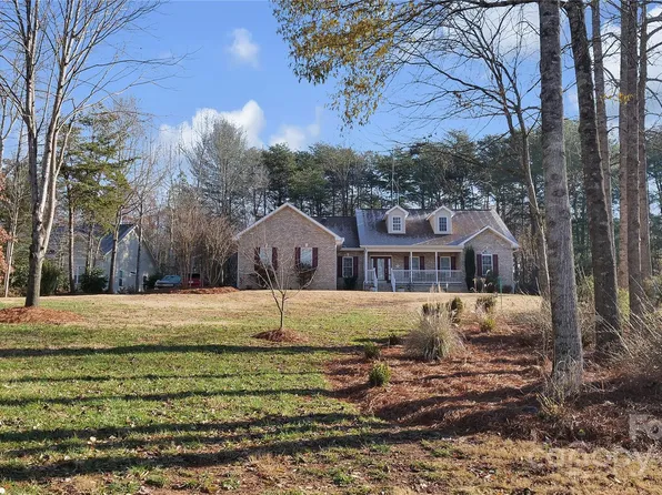 412 Cornerstone Dr, Taylorsville, NC 28681