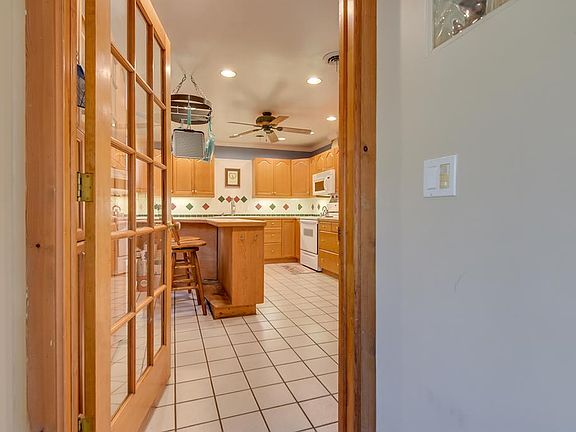 5th image of 3827 Fairington Dr