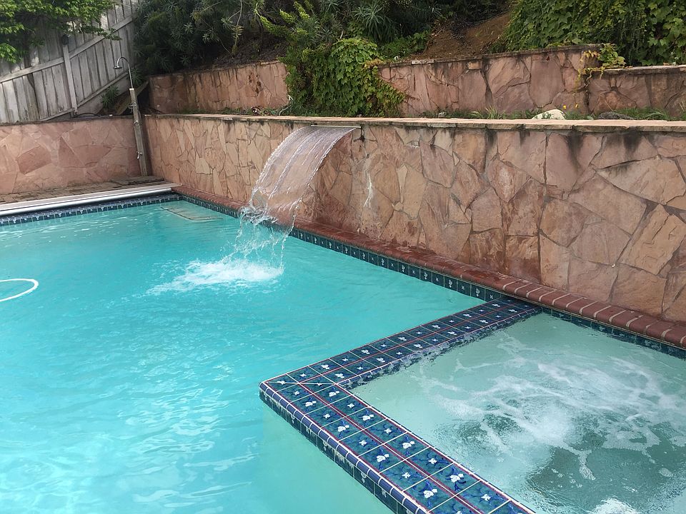 Pool/Jacuzzi/Waterfall