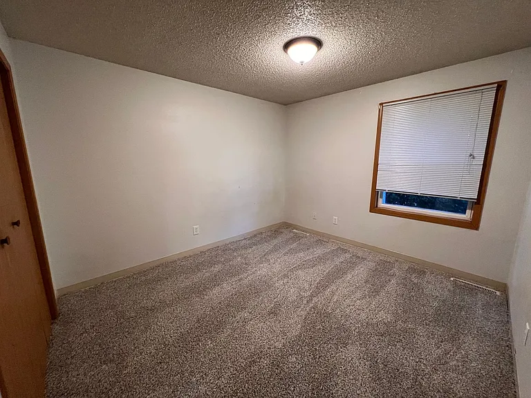 3 Bd Townhome — Photo 29