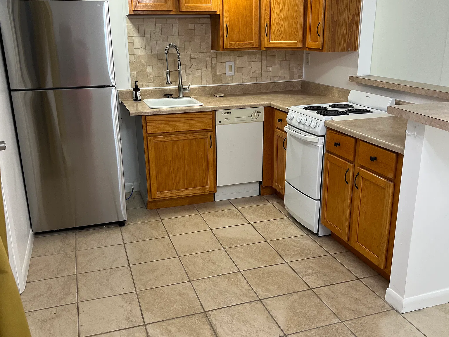 1 bed, 816 sqft, $1,500 — Photo 3