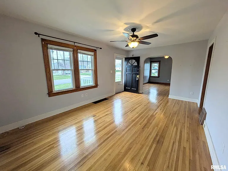 304 Redbud Dr — Photo 7