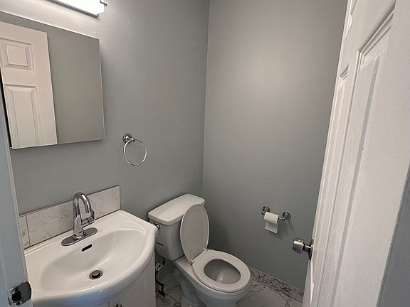 Powder room 1st floor