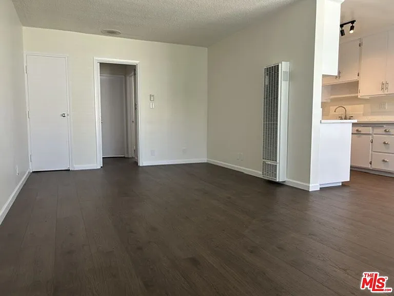 346 S Van Ness Ave #10 — Photo 6