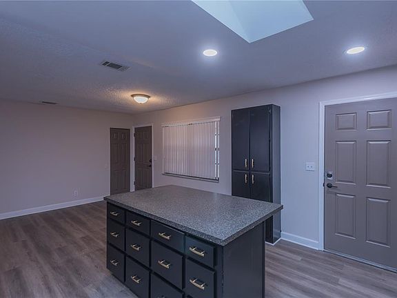 5th image of 445 WALNUT STREET