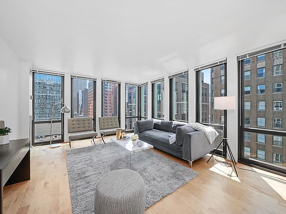2nd image of 1 E Scott St APT 1109