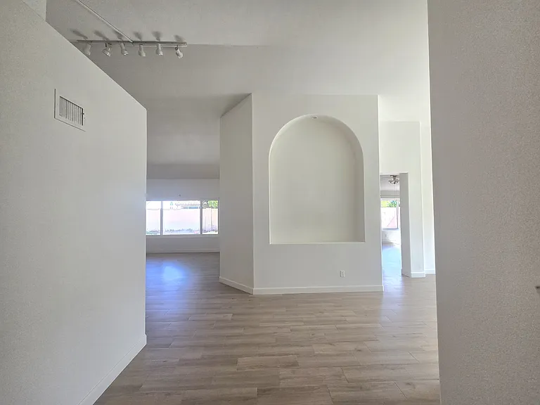3220 W Sheffield Ave — Photo 11