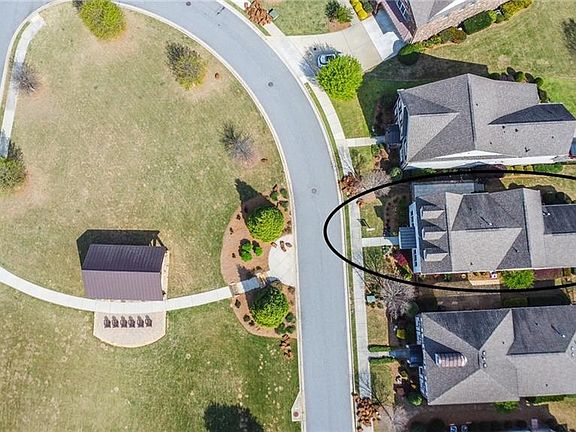 3rd image of 4250 Castlewood Rd