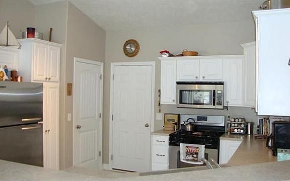 5th image of 7107 Hilltop Dr