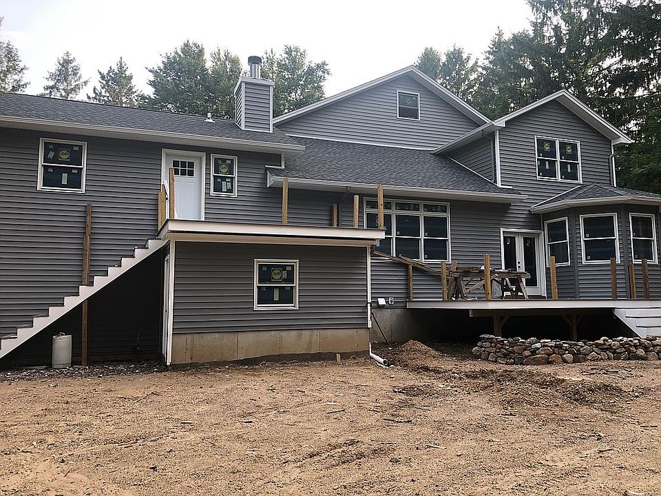 2nd image of 40 Bayard Ln N