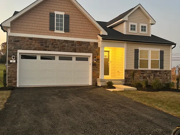 2 Edinburgh Ct, Charles Town, WV 25414