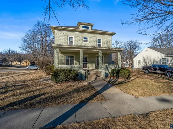 201 E Adams Ave, Luverne, MN 56156