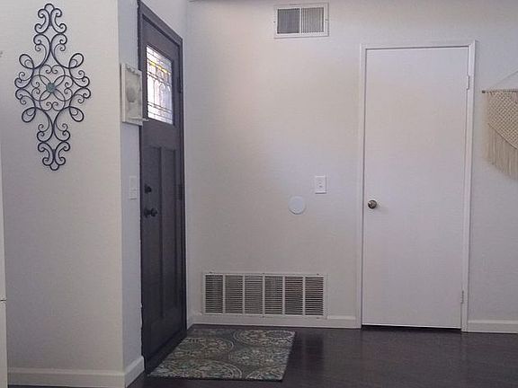 3rd image of 2109 Coachman Ln