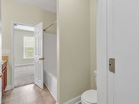 3rd image of 412 Glenhaven Ln