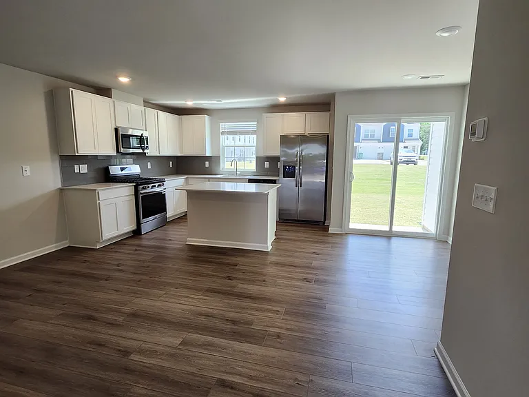 712 Peyden Ln #712 — Photo 2