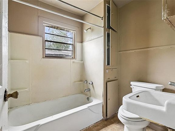 4th image of 6060 Annunciation St