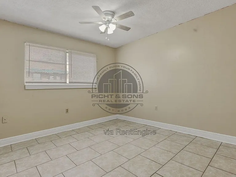 Capitol Village — Photo 15