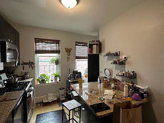 5th image of 20 Perry St #3