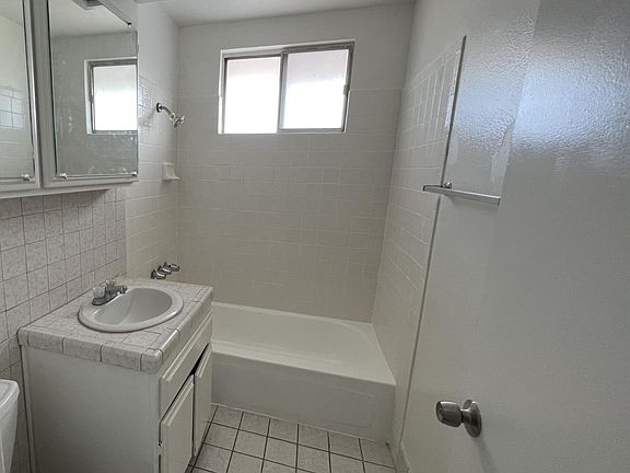 5th image of 1831 E Grovecenter St