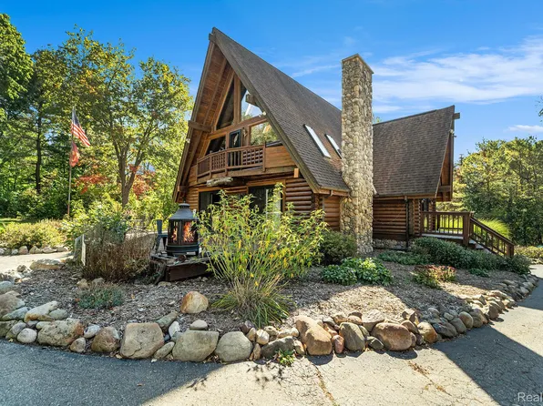 1366 S Baldwin Rd, Lake Orion, MI 48360