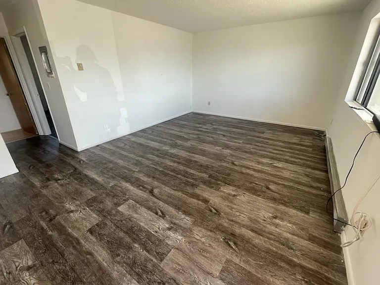 550 W 2nd St #6 — Photo 3