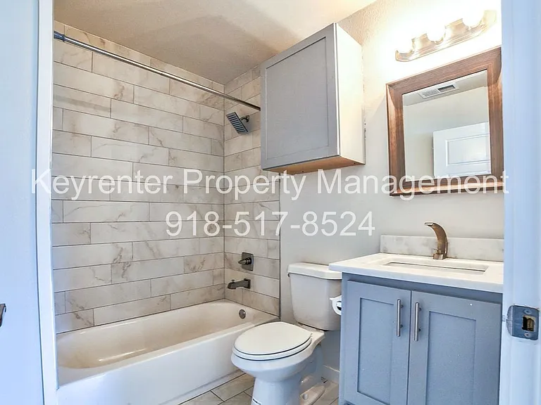 3315 E 8th St Duplex — Photo 7