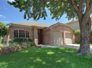 2752 Scarborough Dr, Grand Prairie, TX 75052