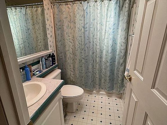 4th image of 597 Clover Ln