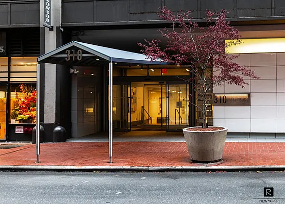 Sold by R New York | media 21