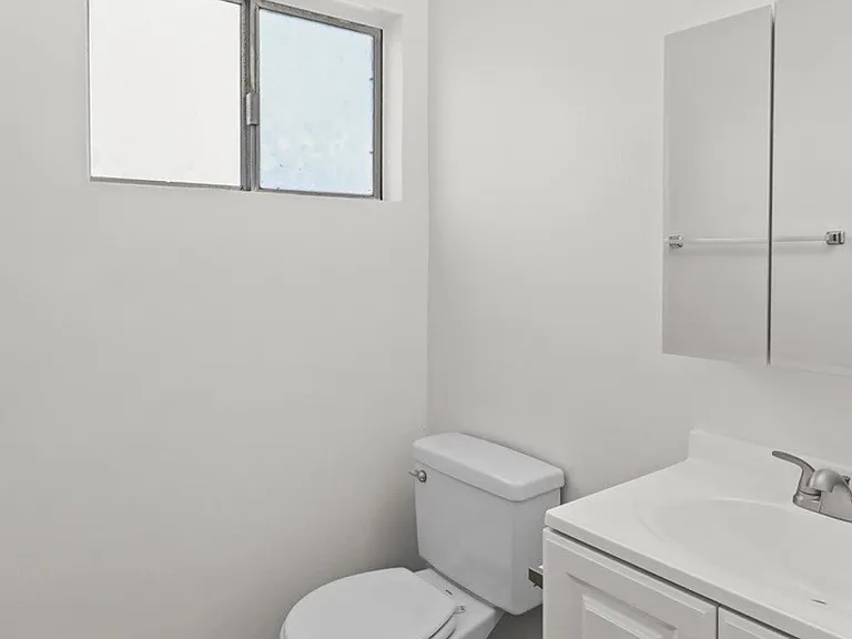 1747 Franklin St #4 — Photo 24