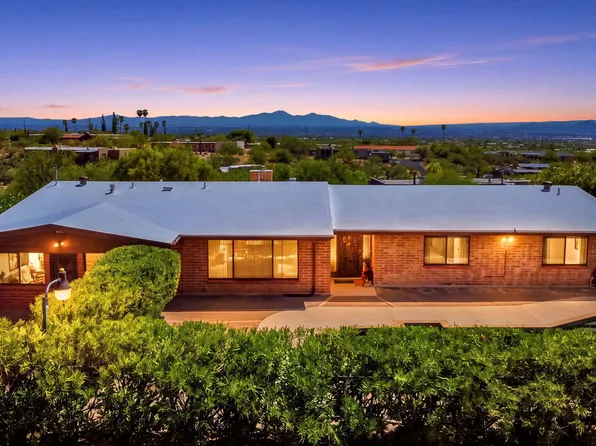 1235 E Moonridge Rd, Tucson, AZ 85718