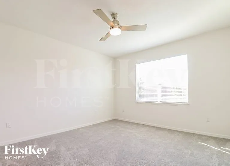 332 Corbel Ln — Photo 6