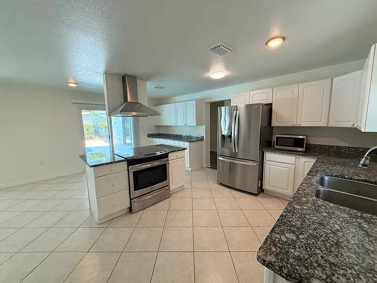 28 E Wild Briar Rd #C — Photo 9