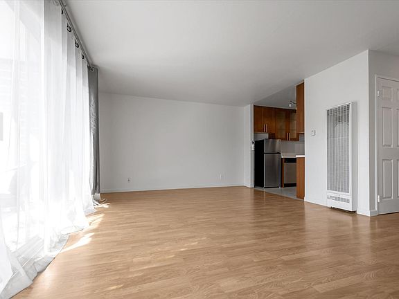 2nd image of 45 Galilee Ln APT 4