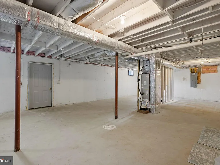 306 Fegan Rd — Photo 52