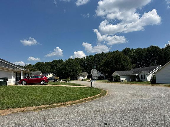 5th image of 314 W Bushy Hill Dr
