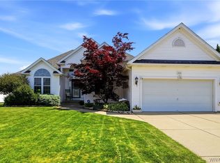 7041 Rock Dove Ln, Niagara Falls, NY 14304