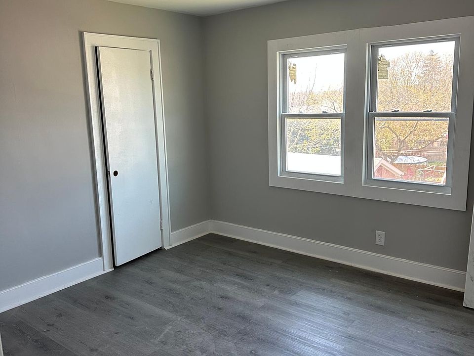 2nd image of 215 Hollister St #2