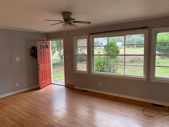 3rd image of 4235 Dinglewood Ave