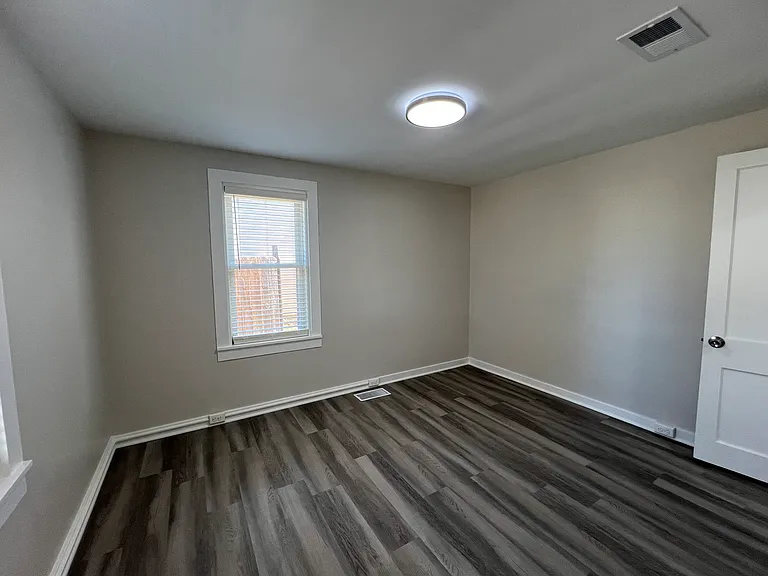 407 E Abe St — Photo 6