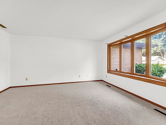 5th image of 3009 Kimberly St