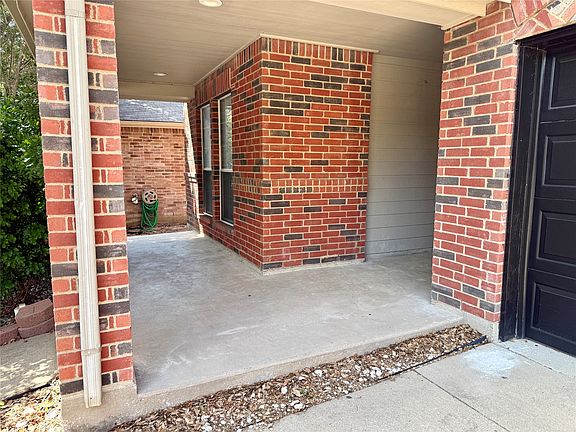 4th image of 1024 Grimes Dr
