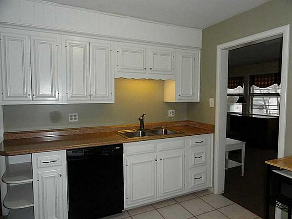 3rd image of 3707 Oakwood St