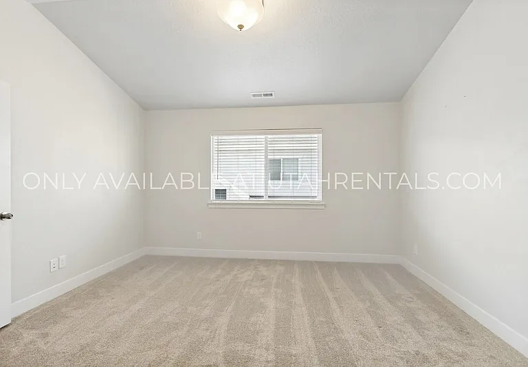 4237 W 2010 N — Photo 15