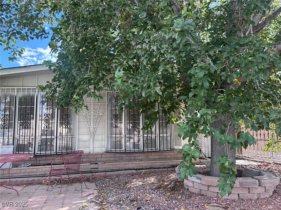 2nd image of 3610 Huerta Dr