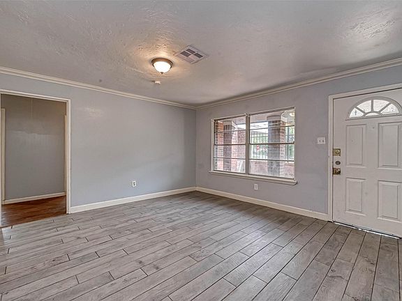 3rd image of 5431 Willow Glen Dr