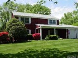 14 Twisting Dr, Lake Grove, NY 11755