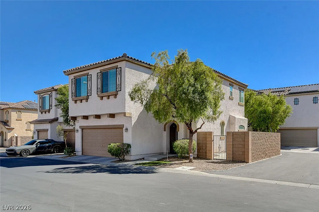 4 bed, 2.5 bath, 1909 sqft, $1,995 — Photo 2