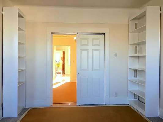 Rented by Zikos Realty Services | media 34