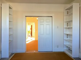 Rented by Zikos Realty Services